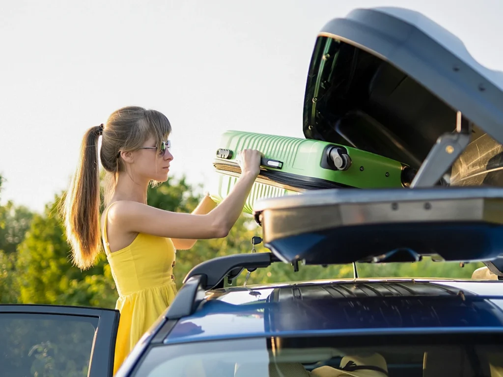 Pakowanie samochodu - korzystaj z boxu na dachu