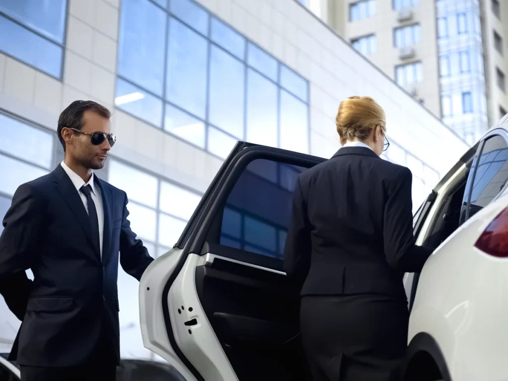 Hierarchia zajmowania miejsca w samochodzie - kto otwiera drzwi?